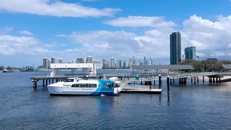 gold coast new ferry service picking up passengers at broadwater parklands public jetty to deliver passengers to sea world theme park