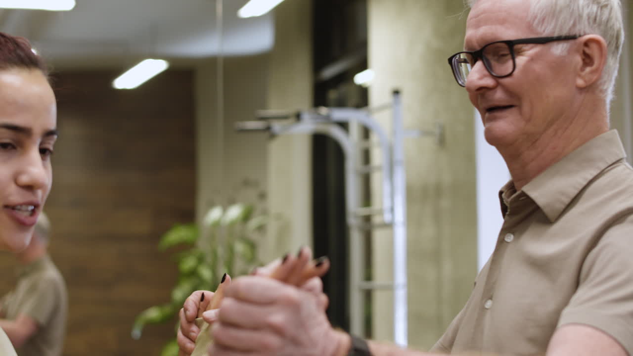 estudiante en lección de swing