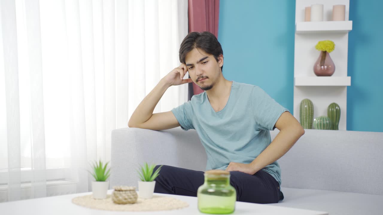 피곤하다고 느끼는 사람.