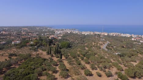 el pequeño pueblo turístico cerca de hersonissos, koutouloufari