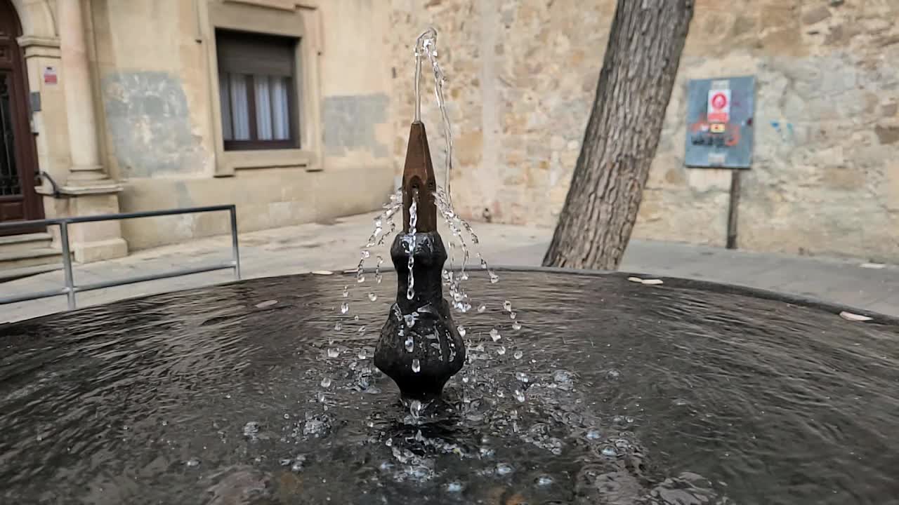 fuente de agua en cámara lenta