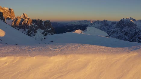 First-person-view-reaveal-of-Croda-dei-Toni-e-Cima-d'Auronzo-at-dusk,-Dolomiti-di-Sesto