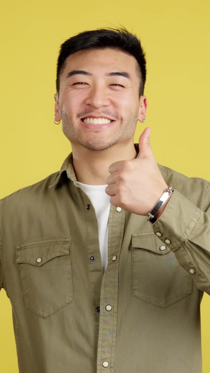 엄지 손가락을 포기하는 남자