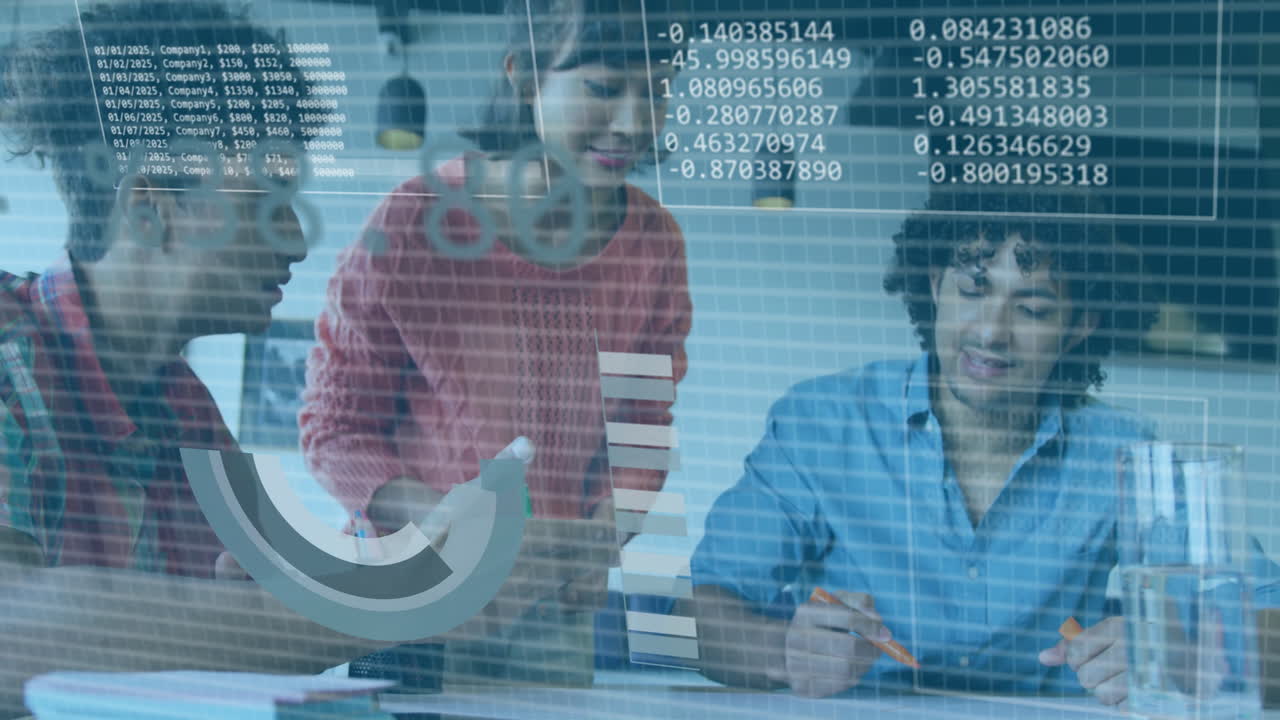 animación de procesamiento de datos sobre diversos colegas que colaboran en la oficina