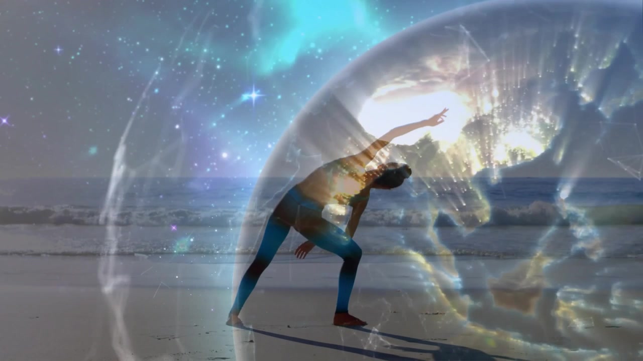 Practicante de yoga haciendo una zancada, lo que provoca la aparición de un globo terráqueo giratorio y guía la postura de fitness.