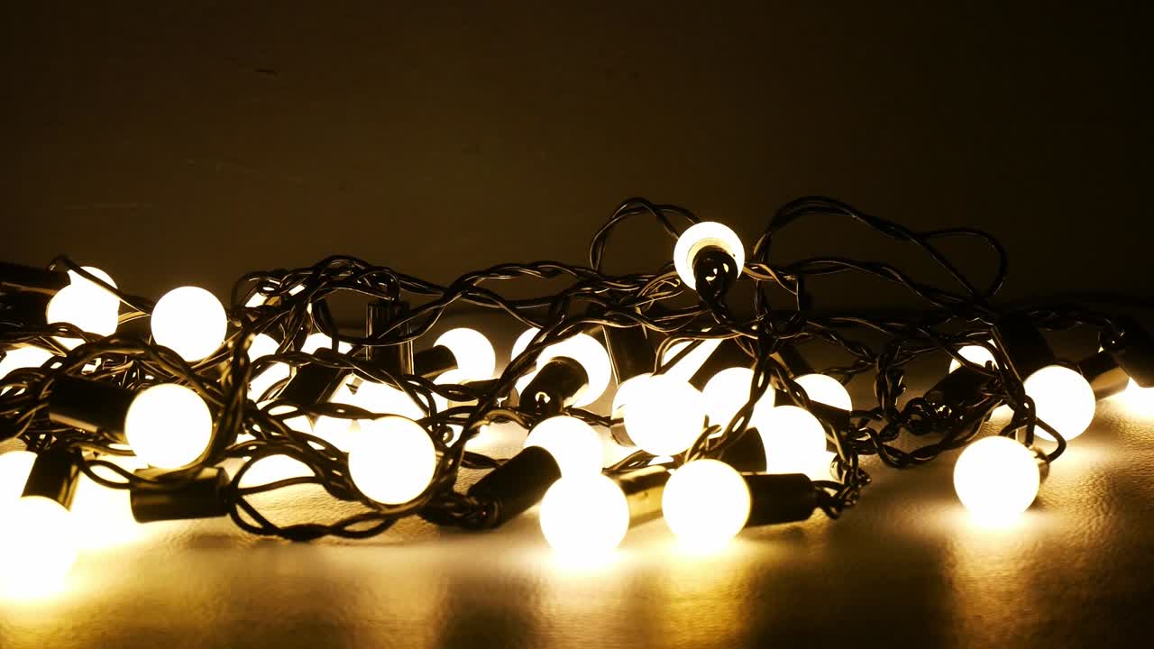 따뜻한 톤 개념의 조명.