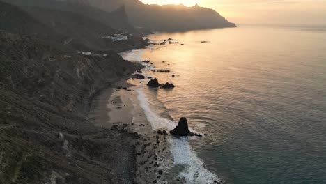 vista aérea hiperlapso video 4k de la playa de benijo en tenerife