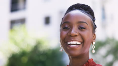 Cara-De-Mujer-Negra,-Relajación-Y-Primer-Plano-De-Una-Joven