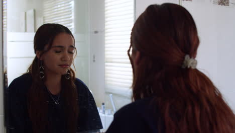 Woman-looking-his-reflection-in-a-mirror