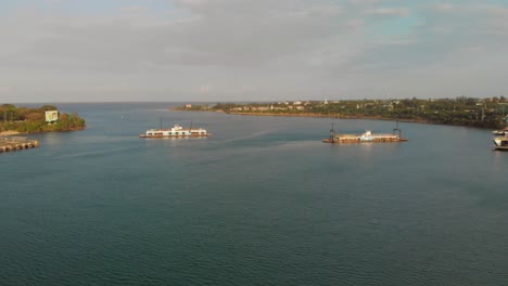 Ferries-crossing-the-new-harbour-of-Mombasa,-Kenya