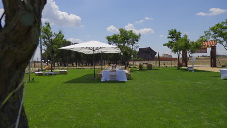 Decoración-Exterior-Para-Eventos,-Día-Soleado