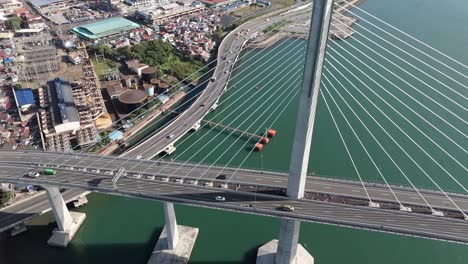 Autopista-Cebu-Cordova-Link,-Vista-Suave-Y-Destacada-De-La-Torre-De-Soporte