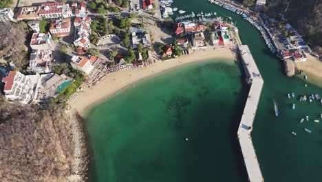 Aerial-view-of-Santa-Cruz-Bay-in-Huatulco,-Mexico,-equipped-to-receive-cruise-ships-and-yachts