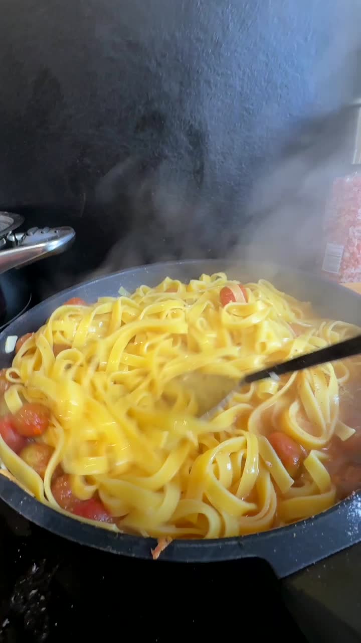 Cooking pasta with tomatoes