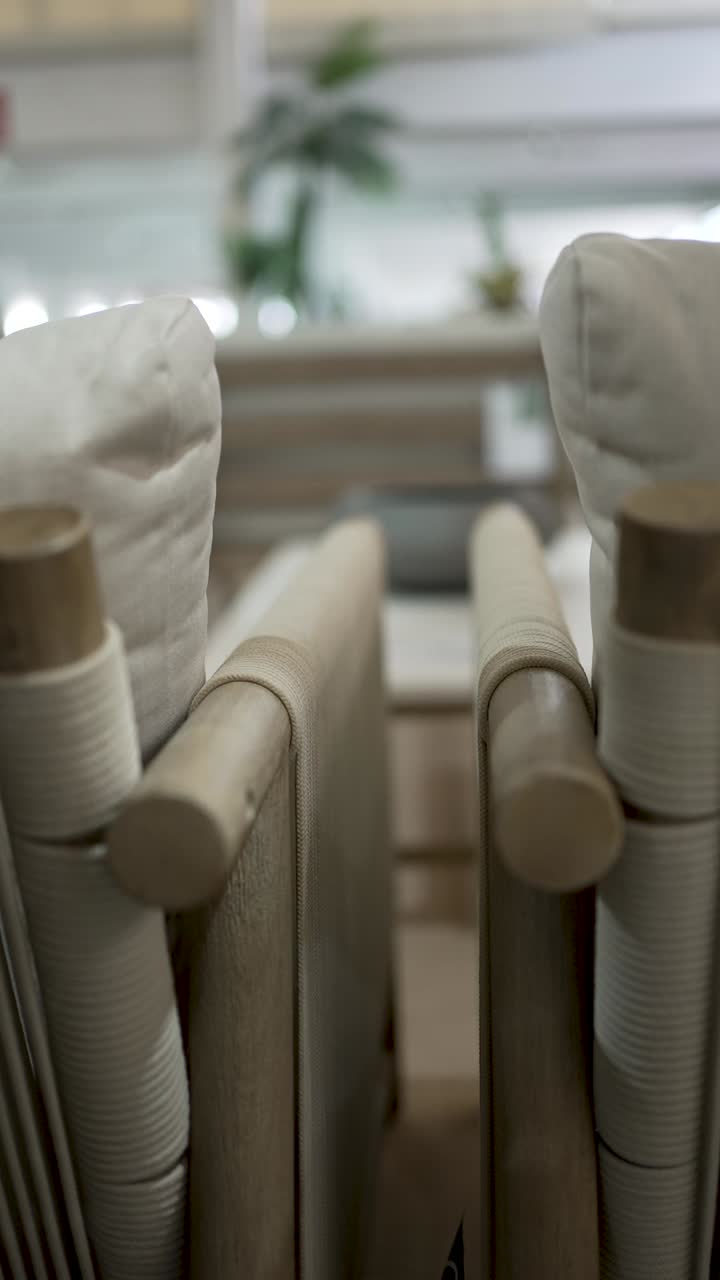 This display highlights a modern furniture arrangement featuring comfortable seating and clean lines, ideal for contemporary homes. Soft hues and minimalist design create a welcoming vibe