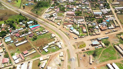 Ländliche-Siedlungen-In-Afrika,-Grüne-Landwirtschaftsbetriebe,-Kenia-Häuser,-Arme-Siedlung-Afrika,-Ländliche-Häuser-In-Kenia