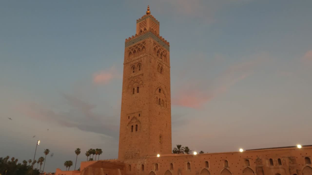mezquita de koutubia en marrakech, uno de los puntos de referencia más populares de marruecos