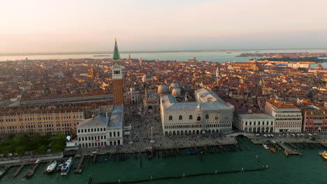 Aerial-Drone-View-Of-Crowded-Tourists-At-Columns-of-San-Marco-and-San-Teodoro-In-Piazza-San-Marco,-Venice,-Italy