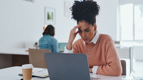 estrés, dolor de cabeza y agotamiento con un negocio negro