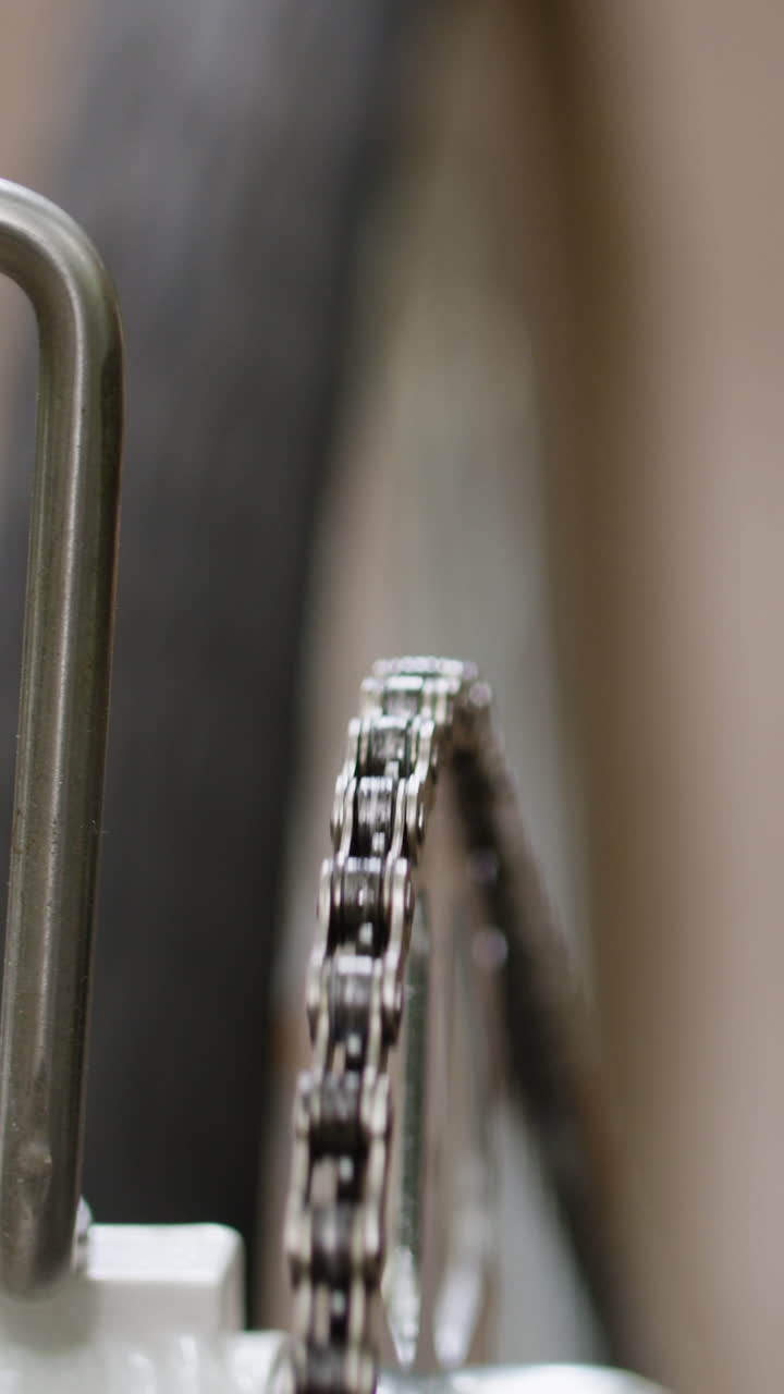 Lubricating a bicycle chain