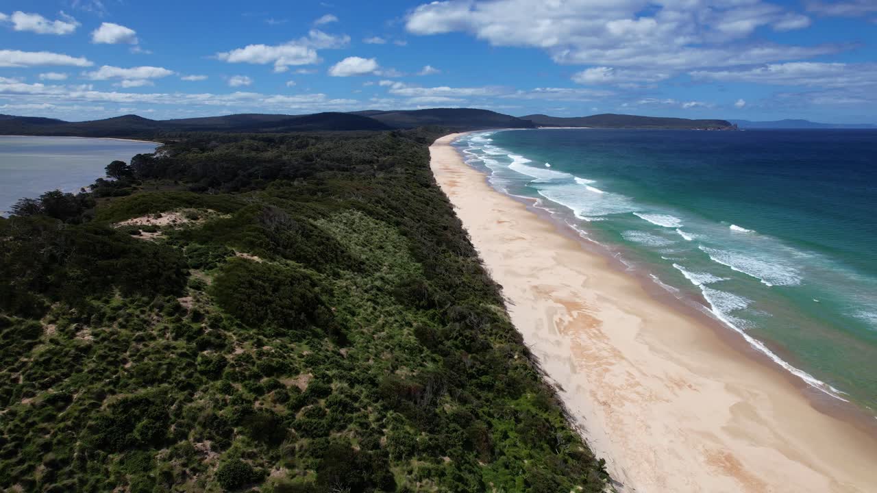 Paesaggio marino turchese, Bruny Island, Tasmania, Australia - Scatto con drone