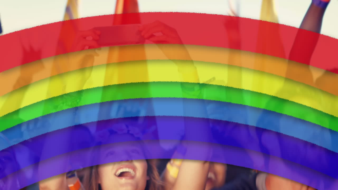 ⁇ 니 뮤직 페스티벌에서 행복한 다양한 군중이 뛰어내리고 촬영하는 무지개 줄무 ⁇ 의 애니메이션