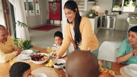 Comida,-Cena-De-Acción-De-Gracias-Y-Una-Familia