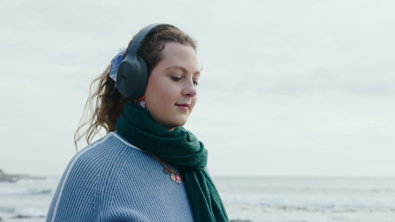 헤드폰을 쓴 여자