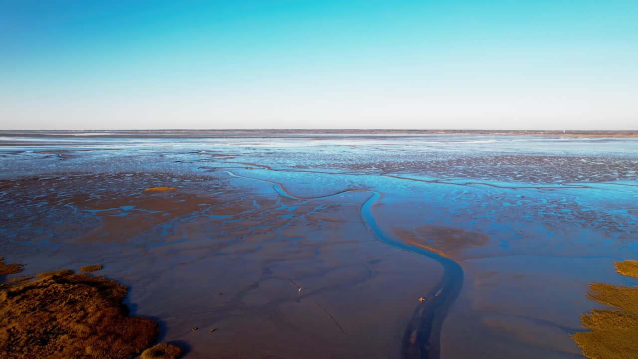 vista aérea de la desembocadura del hermoso paisaje estético en la bahía de arcachon, francia