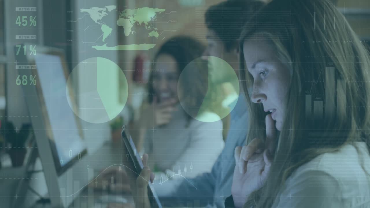 사무실에서 디지털 태블릿을 사용하는 행복한 백인 여성에 대한 통계 데이터 처리 애니메이션