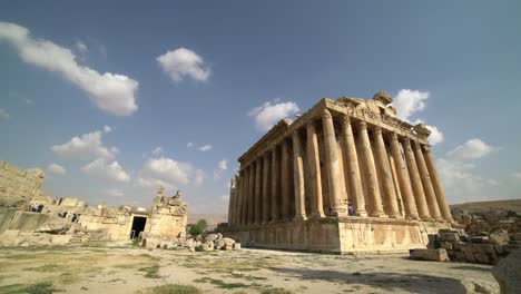el antiguo templo romano histórico de baco en baalbek, líbano