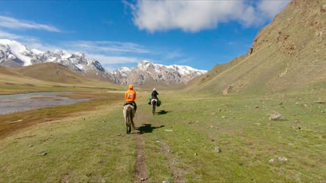 Incredible-Beautiful-Horse-riding-in-Kyrgyzstan