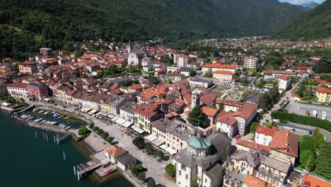 Ciudad-En-El-Lago-Maggiore-Filmada-Con-Un-Dron