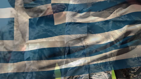 animación de la bandera de grecia sobre varios soldados