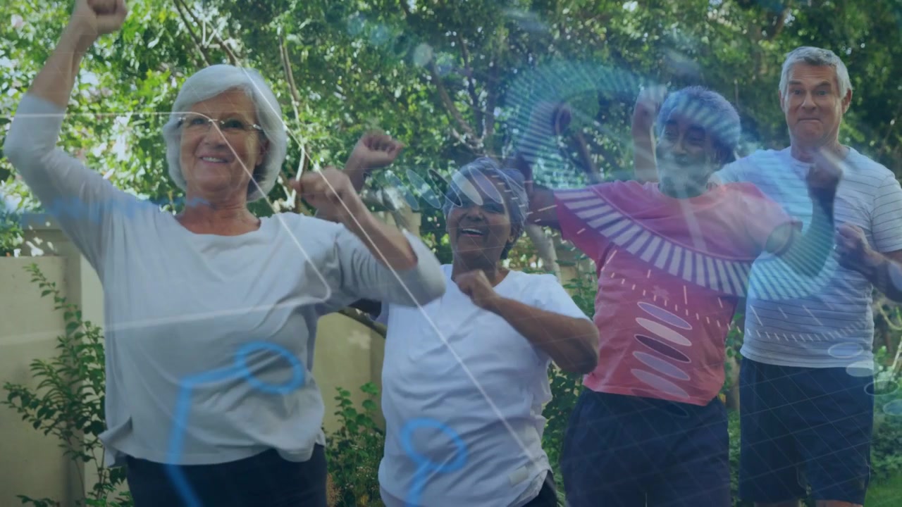 Grupo de personas mayores sincronizando los brazos a la señal en un jardín con una superposición de círculo azul que muestra movimientos para la salud.