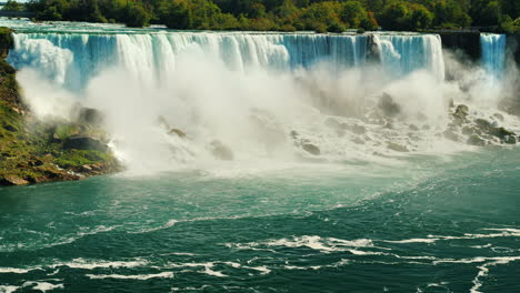 Niagara-Falls-on-a-Sunny-Day