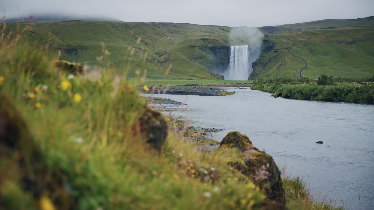 아이슬란드에서 가장 유명하고 아름다운 스코가포스 폭포