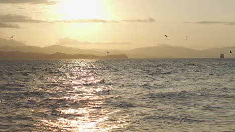 Puesta-De-Sol-Sobre-Las-Montañas-En-Costa-Rica