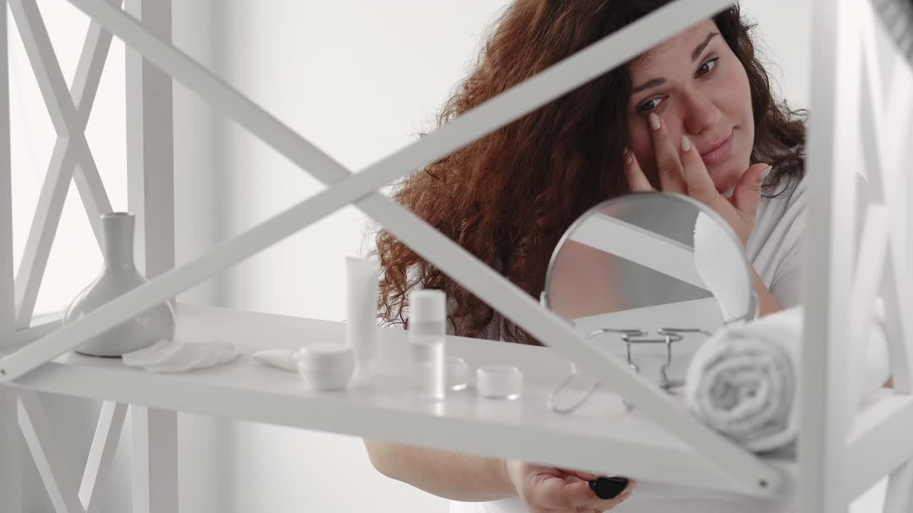 눈 관리 미용 치료 중 과체중 여성