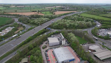 South-Mimms-Services-Junction-M25-Autopista-A1-Carretera-Reino-Unido-Drone-Vista-Aérea