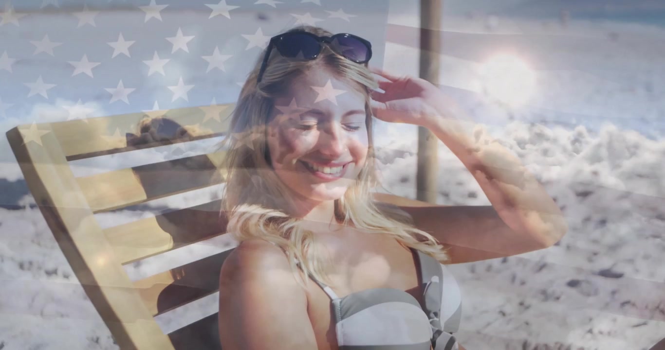 Marketer del brand che riprende una donna che si ripara dal sole in spiaggia, generando una sovrapposizione patriottica per una pubblicità estiva