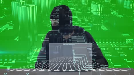 hacker usando computadora portátil sobre codificación binaria contra el circuito de conexiones