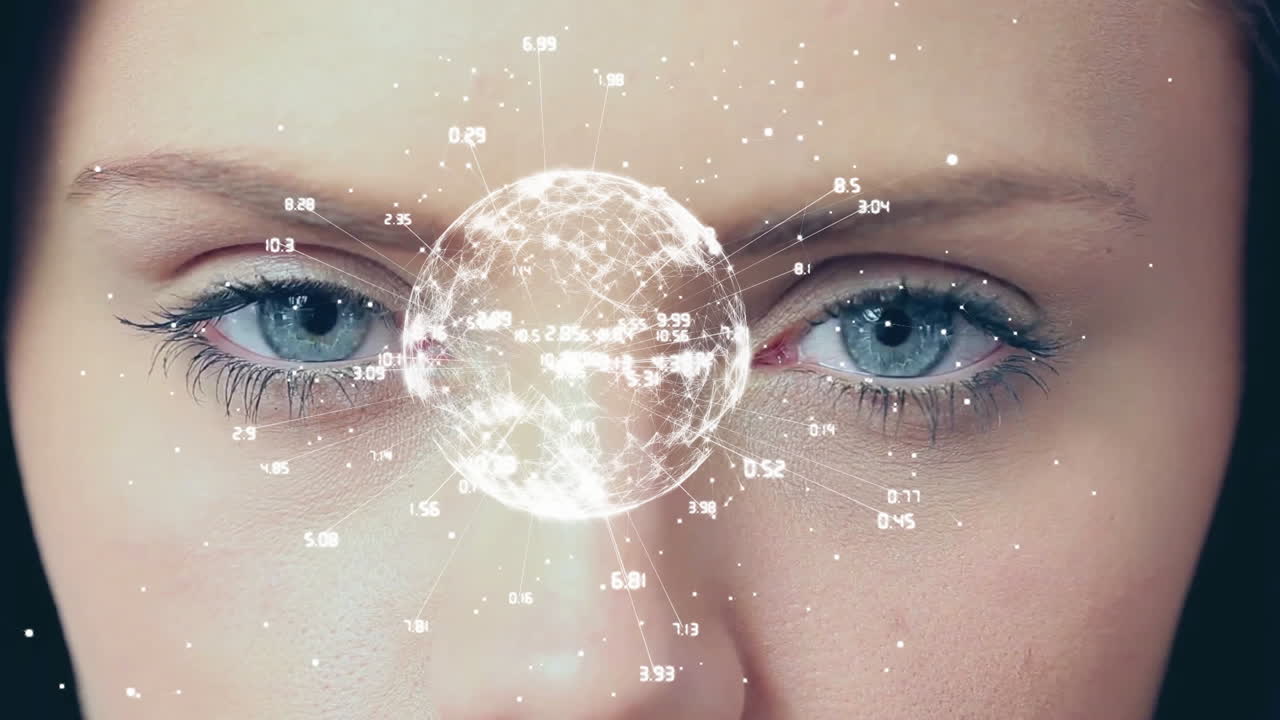 Animation eines Globus mit Datenverarbeitung über den Augen einer kaukasischen Frau