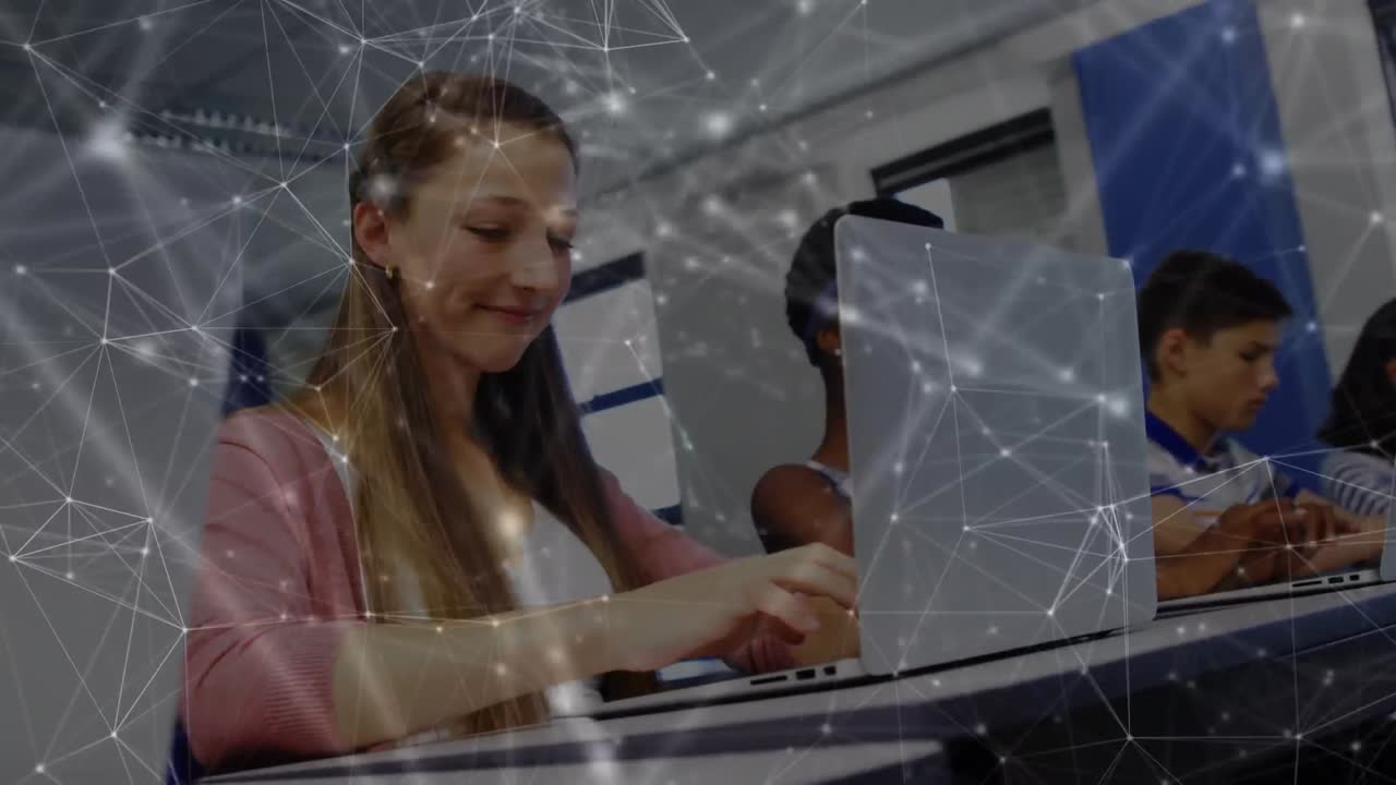 animación de redes de conexiones con iconos sobre niños de escuela que usan computadoras portátiles