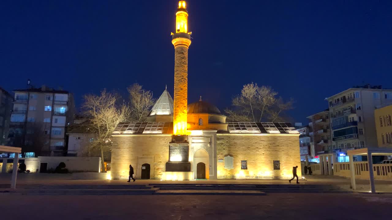 la mezquita de ahi evran, en kirsehir, turquía
