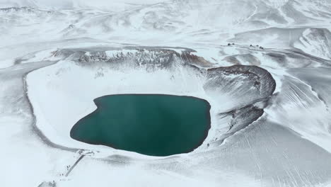 Paisaje-Nevado-Caldera-Volcánica-Krafla-En-Islandia---Toma-Aérea