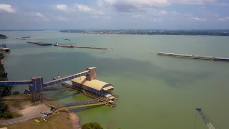 a soybean transfer terminal to load barges with