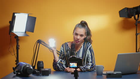 que presenta una mini-luz led para uso profesional