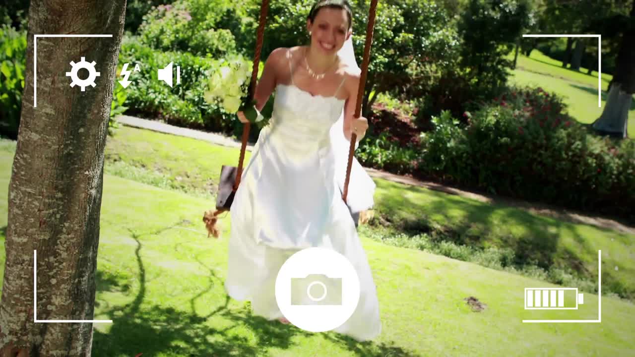 tomando fotos de una novia con una cámara digital