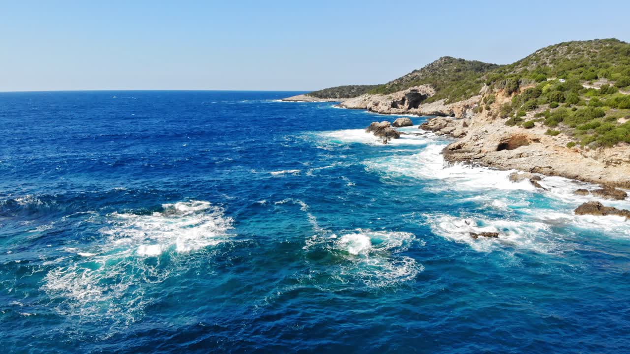 Paesaggio marino panoramico della Spiaggia di Gerusalemme a Erisos, Grecia, in estate - ripresa aerea con drone